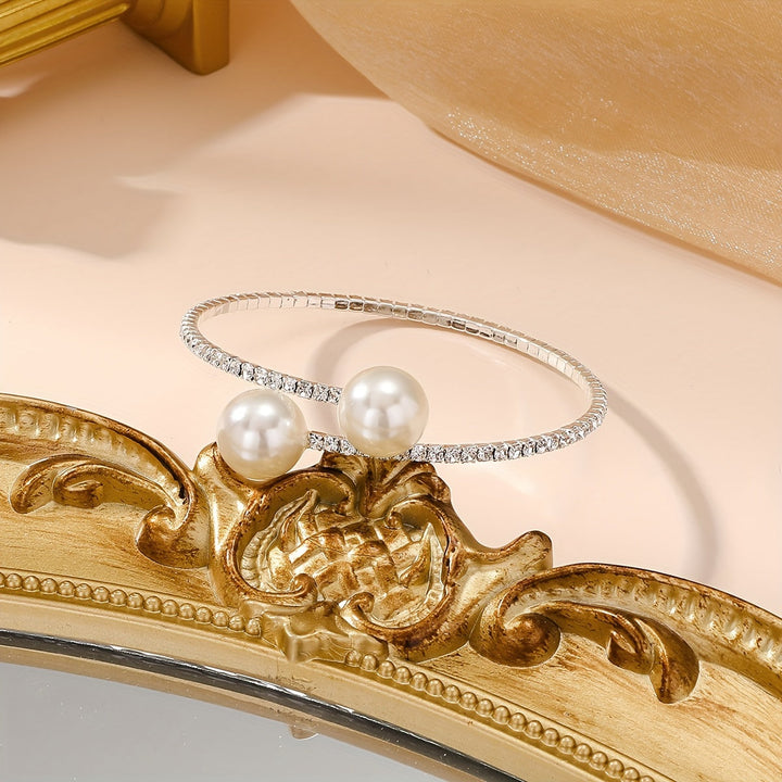 Women's Elegant Pearls Crystals Bracelet