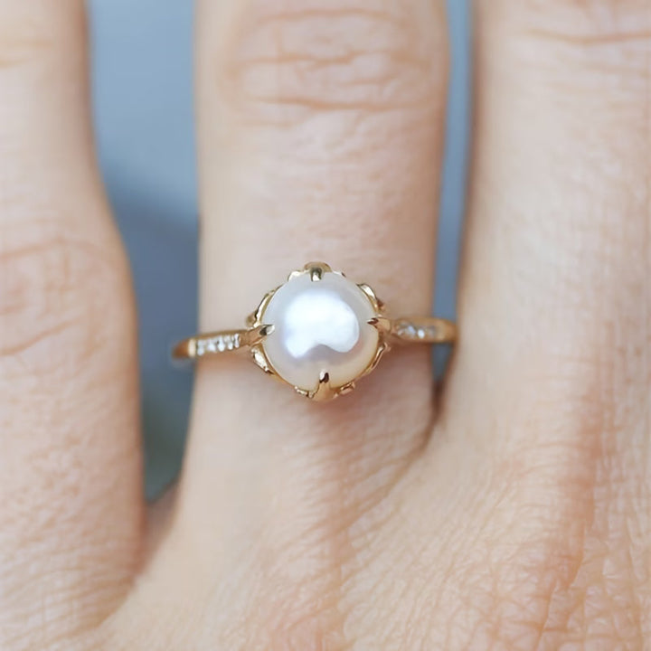 Thin ring with pearl and crystal