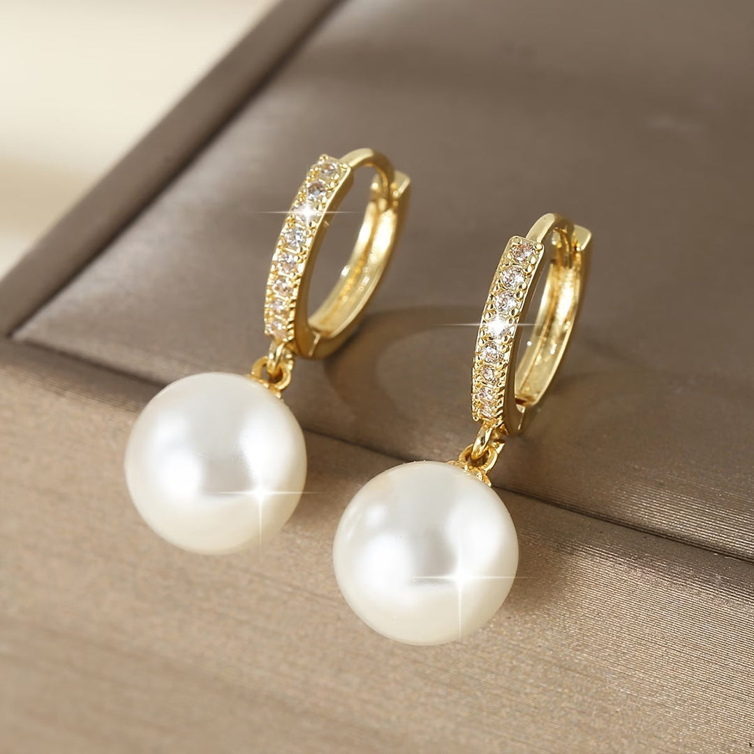 Women's Elegant Dangling Pearl Earrings