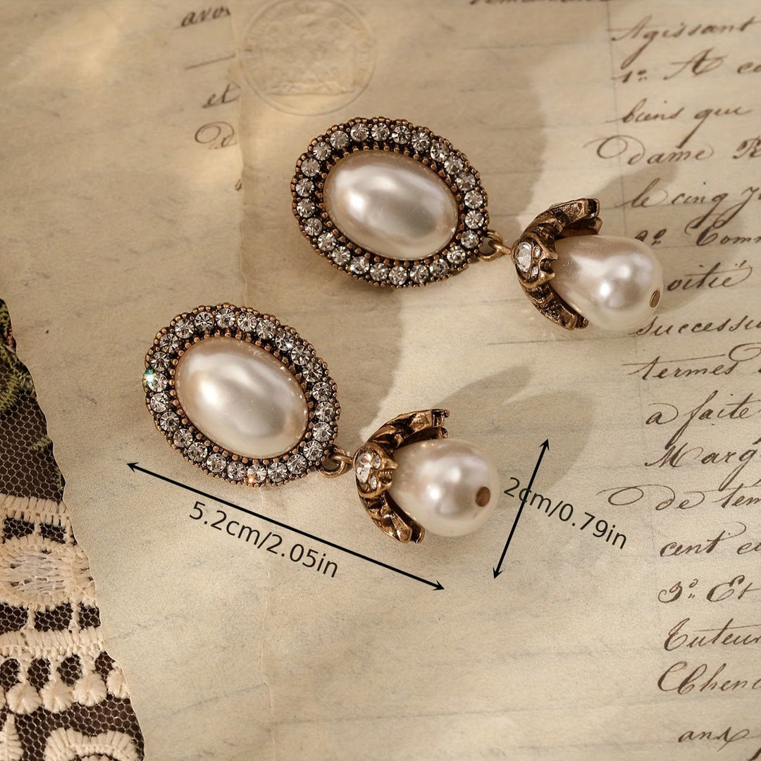Vintage dangling earrings with pearl