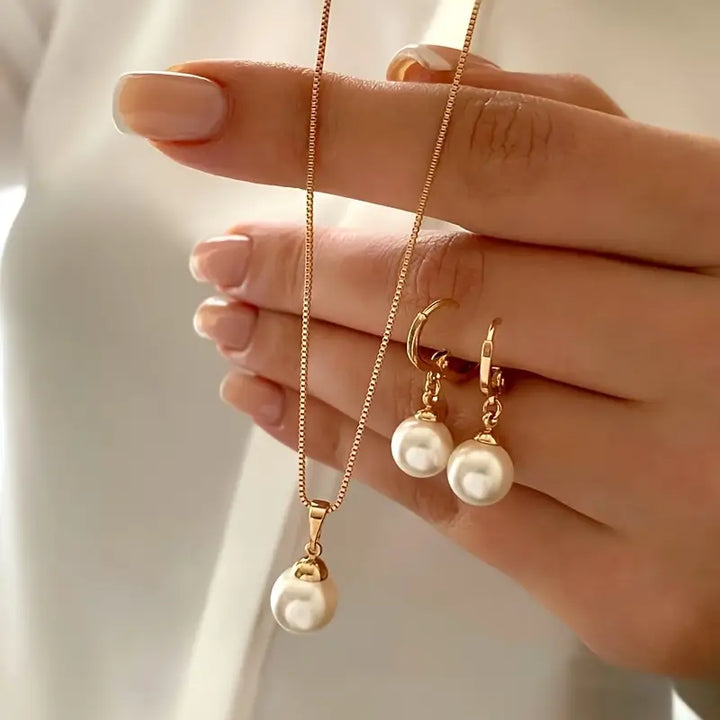 Women's Elegant Pearl Necklace Set