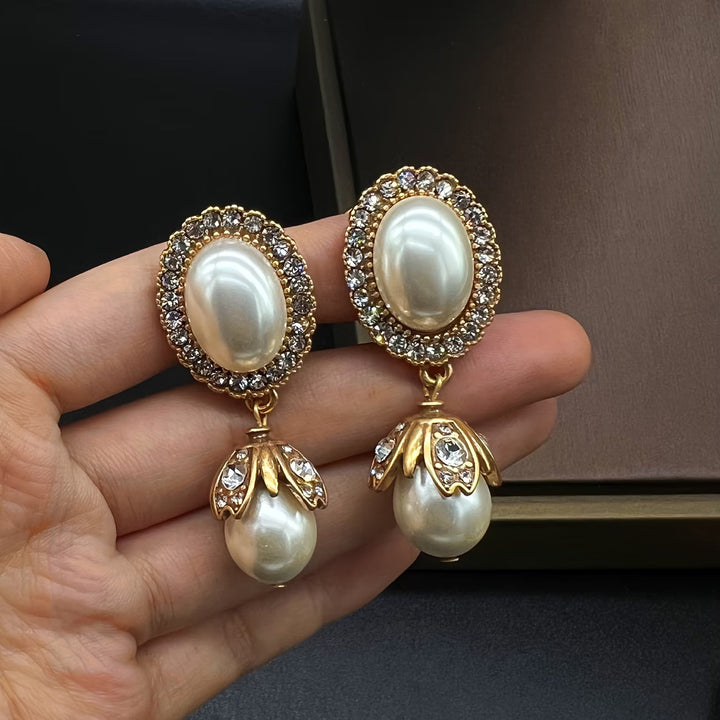 Vintage dangling earrings with pearl