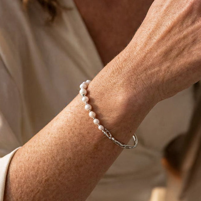 Women's Elegant Ivory Pearl Bracelet