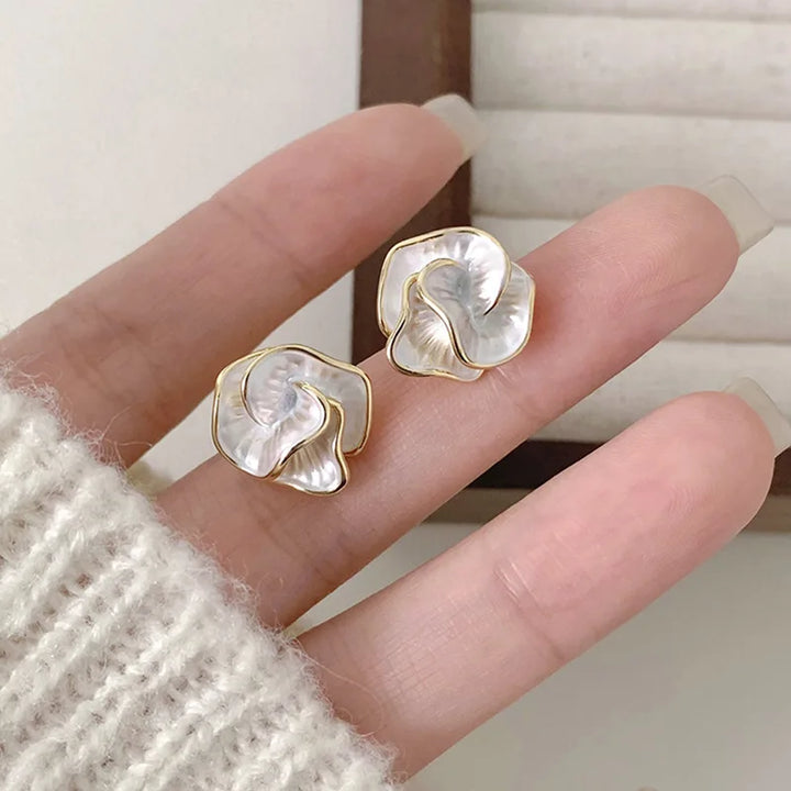 Women's Elegant Flower Pearl Earrings