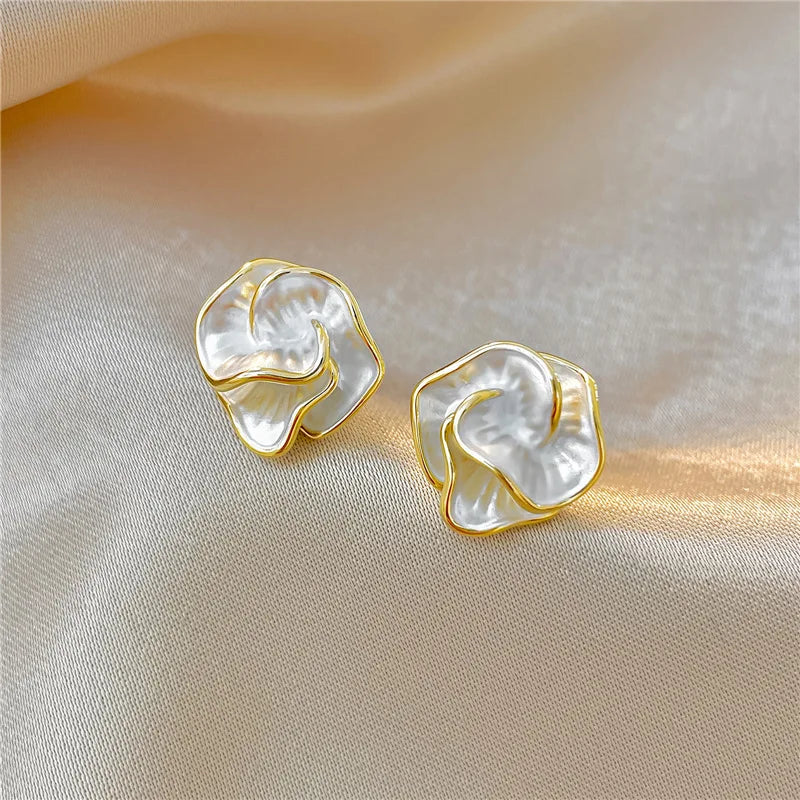 Women's Elegant Flower Pearl Earrings