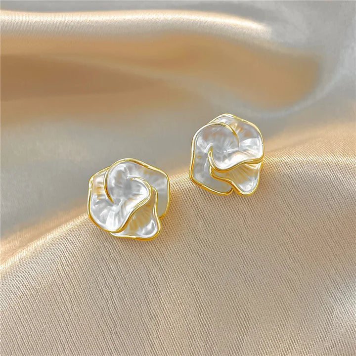 Women's Elegant Flower Pearl Earrings