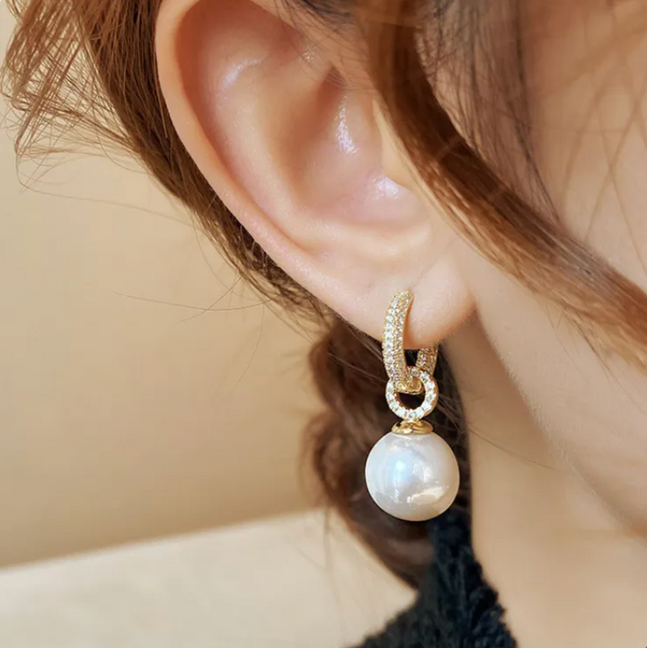 Sparkling Earrings with Pearl