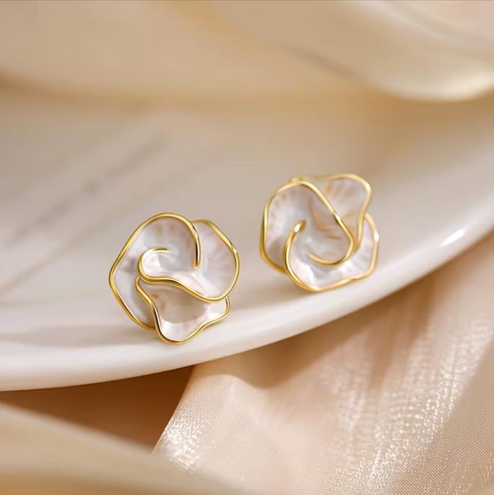 Women's Elegant Flower Pearl Earrings