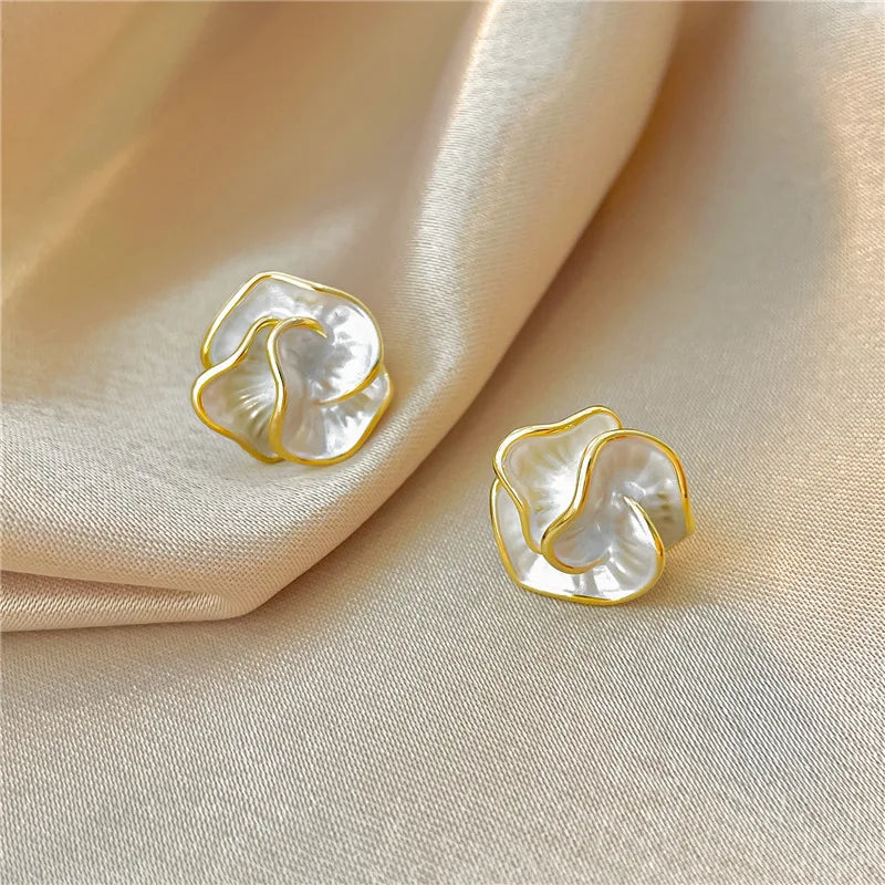 Women's Elegant Flower Pearl Earrings