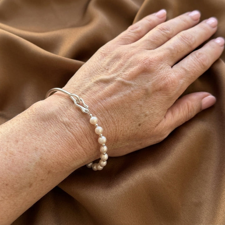 Mother-of-Pearl Pearl Bangle