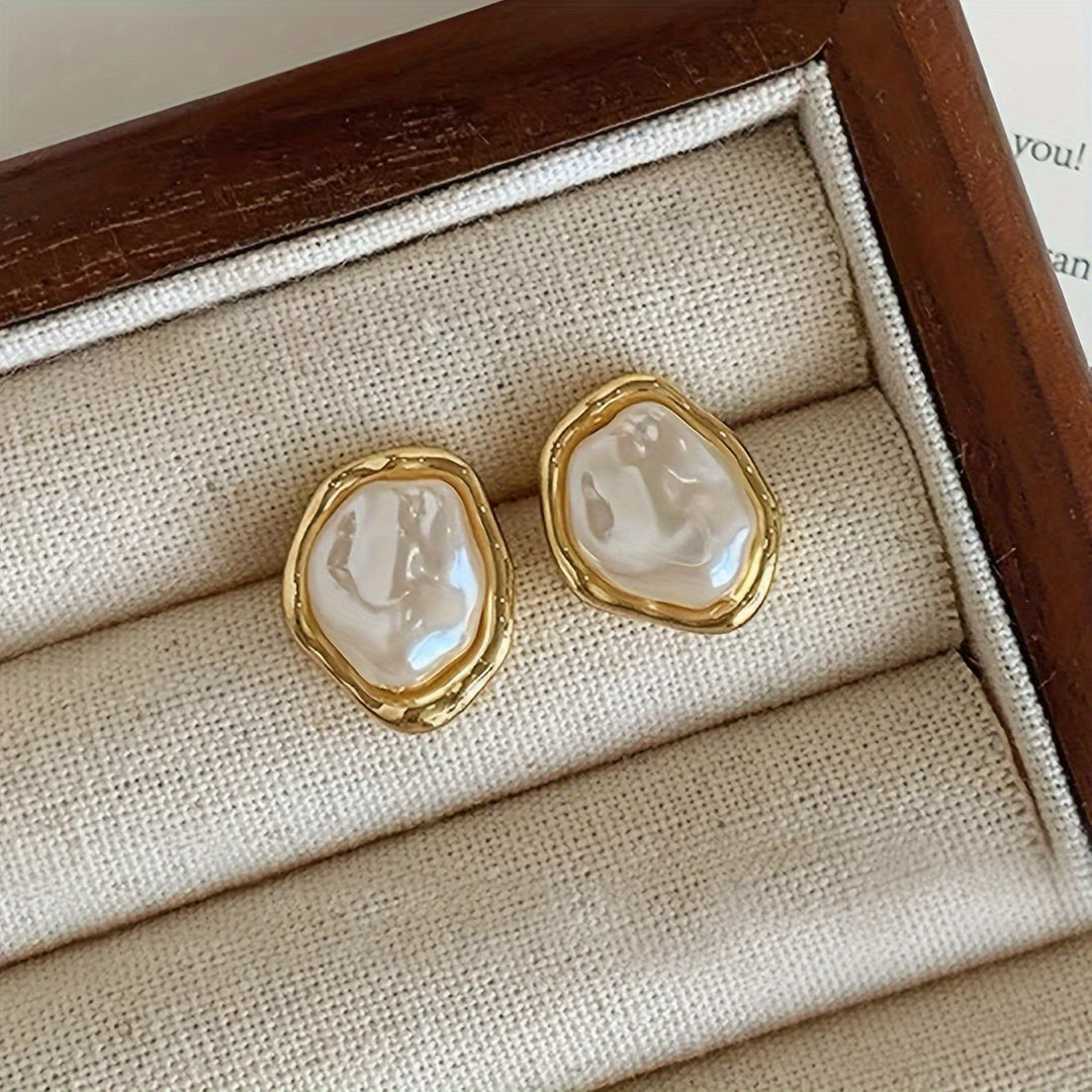 Women's Elegant Irregular Pearl Stud Earrings