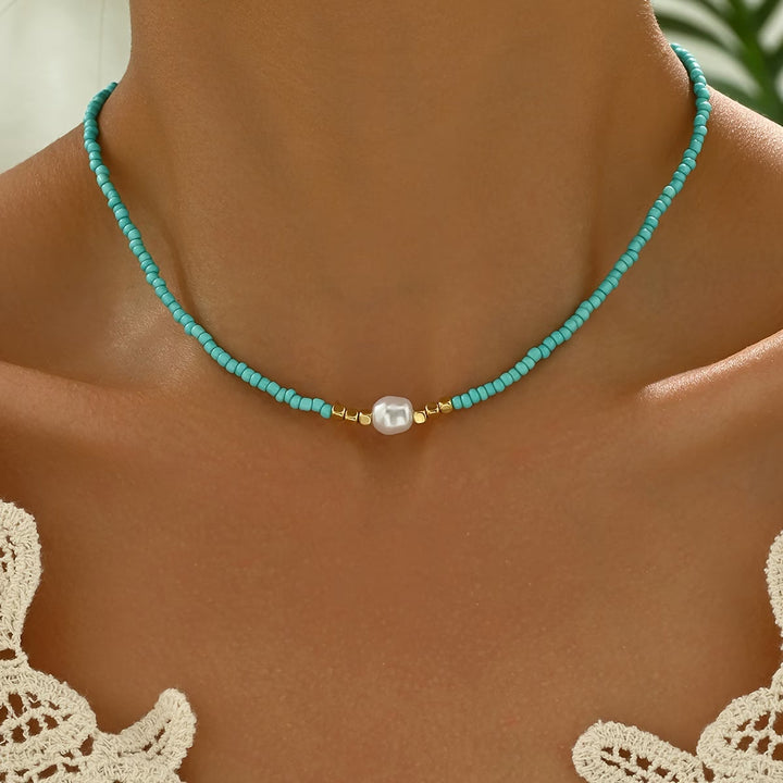 Minimalist necklace with turquoise and pearls