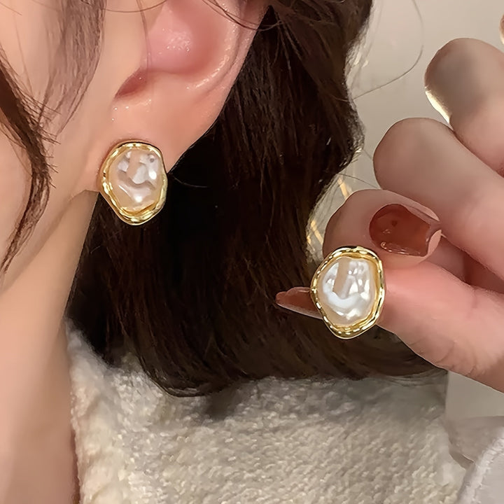 Women's Elegant Irregular Pearl Stud Earrings