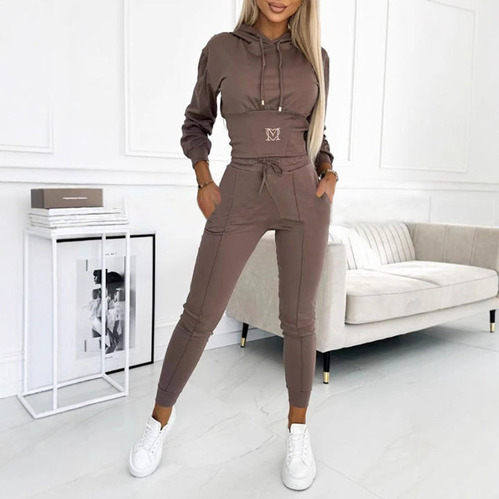 Women's two-piece tracksuit with hood