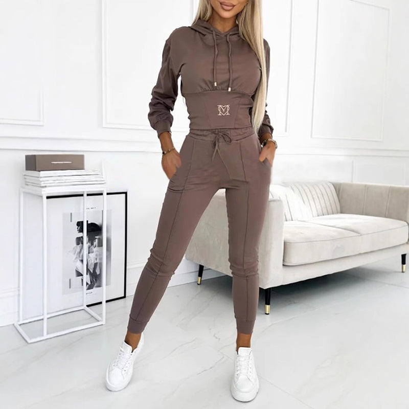 Women's two-piece tracksuit with hood
