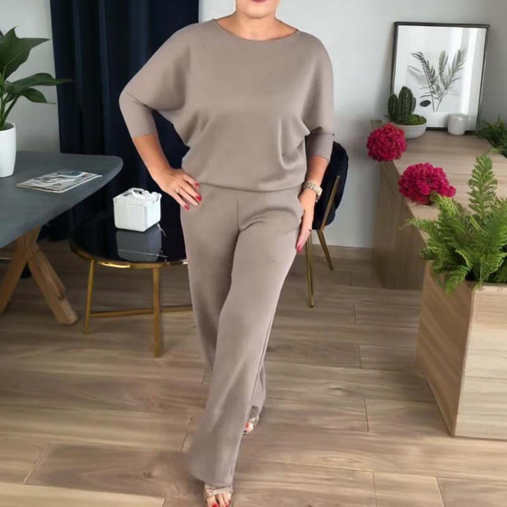Elegant 3-piece set including a long cardigan