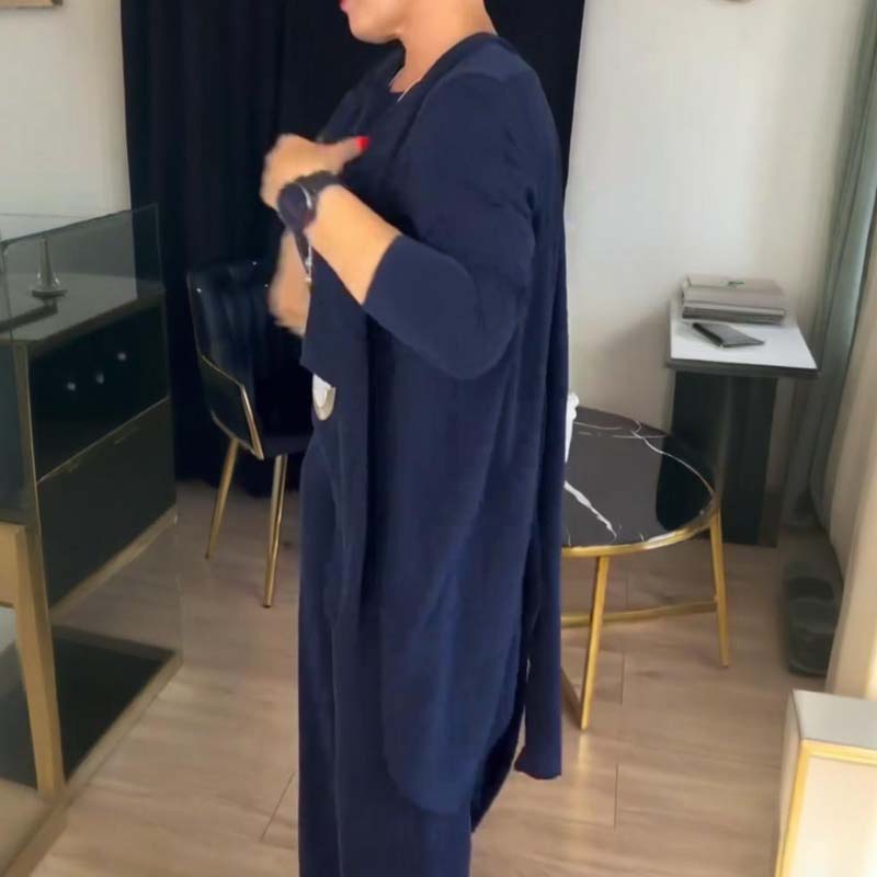 Elegant 3-piece set including a long cardigan